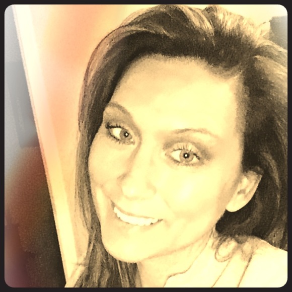 Meet your Posher, Manuelntonya - Picture 1 of 2